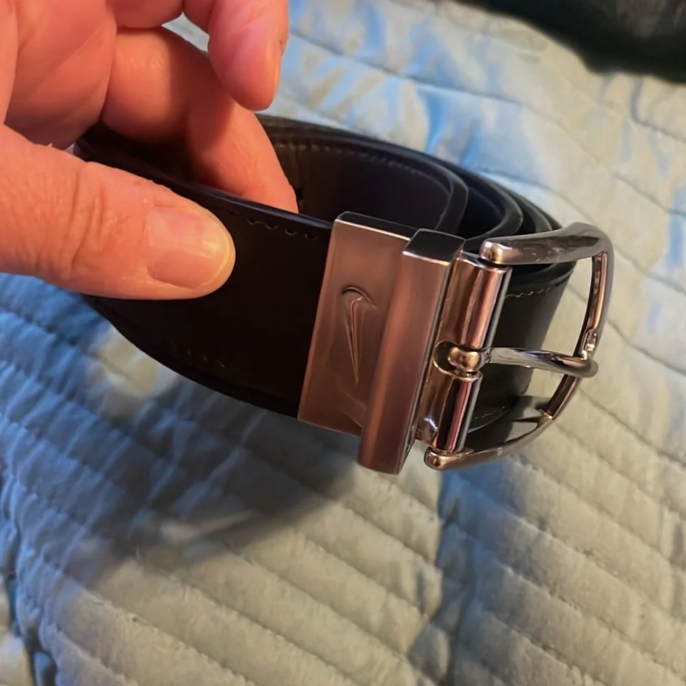 Nike Reversible Black Or Brown Leather Belt with Silver Buckle L‎ 38-40
